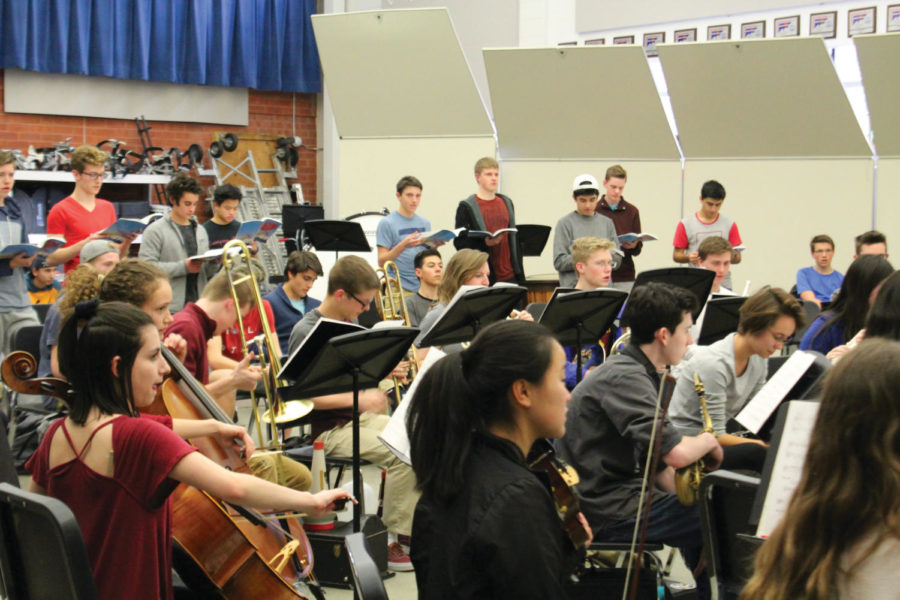 The+cast+of+Bye+Bye+Birdie+practiced+with+the+pit+orchestra+for+the+first+time+on+Feb.+14.