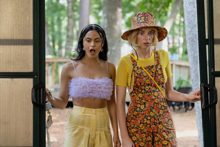 Camila Mendes and Maya Hawke star as conflicted teens Drea Torres and Eleanor Levetan in Do Revenge. 