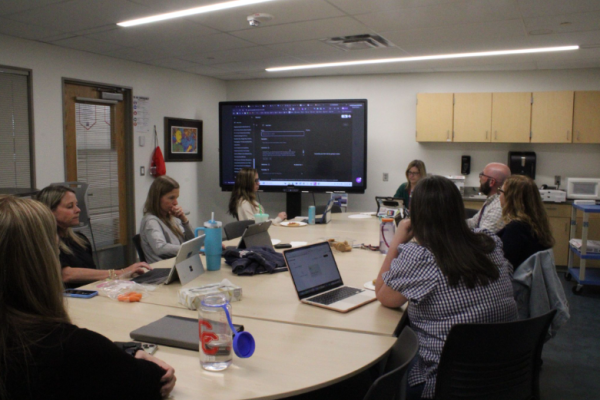 Instructional Technology Coordinator Kris Edwards and AP Literature  teacher Seth Fine host a seminar teaching staff members from all departments at Creek how to incorporate AI into lessons, slides and class planning.